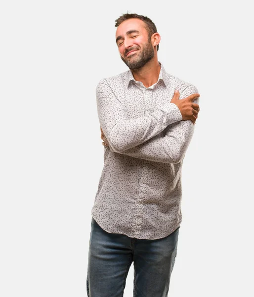 Homem Caucasiano Chão Cinzento Dando Abraço — Fotografia de Stock