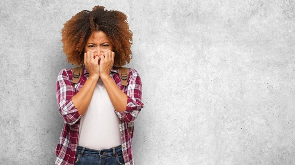 Young Traveler Black Woman Biting Nails Nervous Very Anxious — Stock Photo, Image