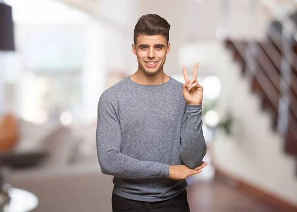 Junger Gutaussehender Mann Zeigt Nummer Zwei — Stockfoto