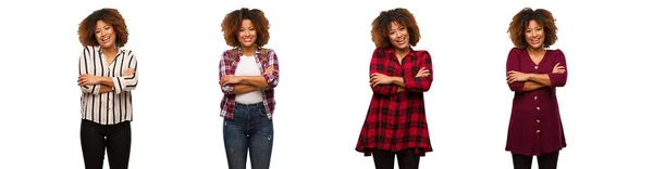 Coleção Jovem Negra Cruzando Braços Sorrindo Relaxado — Fotografia de Stock