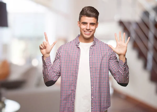 Joven Hombre Guay Mostrando Número Siete —  Fotos de Stock