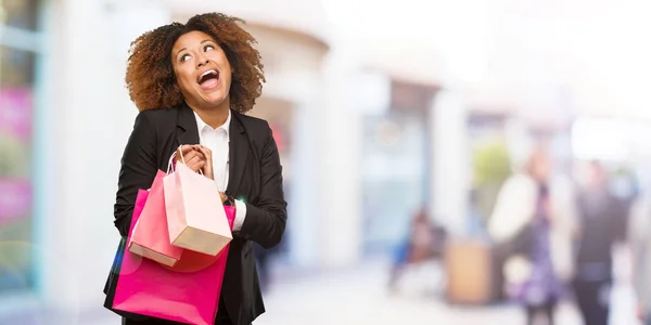 Young Black Woman Holding Shopping Bags Dreaming Achieving Goals Purposes — Stock Photo, Image