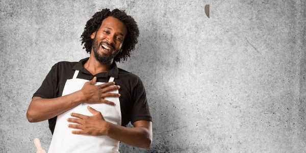 Csinos Afroamerikai Baker Nevettek Miután Móka Nyugodt Vidám Hogy Úgy — Stock Fotó