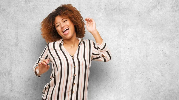 Young Black Afro Woman Dancing Having Fun — Stock Photo, Image