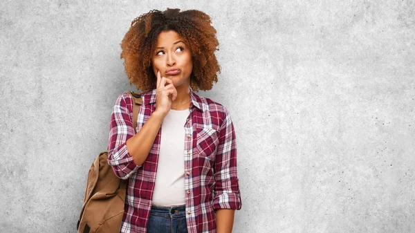 Young Traveler Black Woman Doubting Confused — Stock Photo, Image
