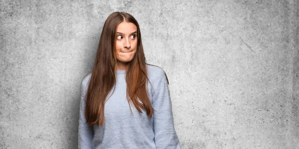 Young Caucasian Woman Thinking Idea — Stock Photo, Image