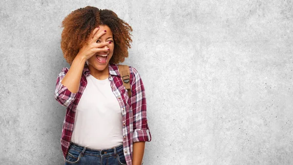 Young Traveler Black Woman Embarrassed Laughing Same Time — Stock Photo, Image