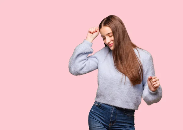 Joven Mujer Caucásica Bailando Divirtiéndose —  Fotos de Stock