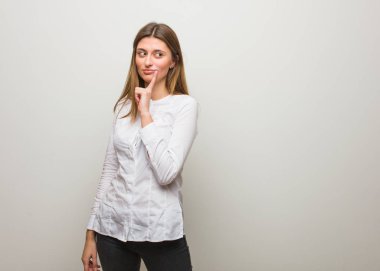 Şüphe ve karışık genç Rus kız