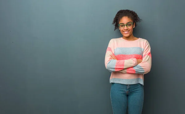 Young African American Girl Blue Eyes Crossing Arms Smiling Relaxed — Stock Photo, Image