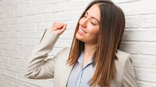 Giovane Donna Affari Ballare Divertirsi — Foto Stock