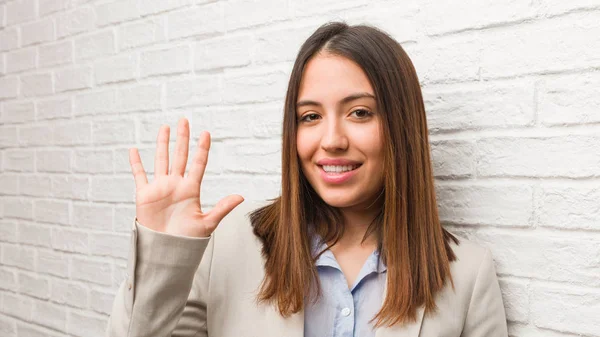 Young Business Woman Showing Number Five — Stock Photo, Image