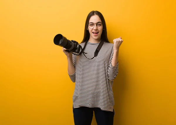 Junge Fotografin Überrascht Und Schockiert — Stockfoto