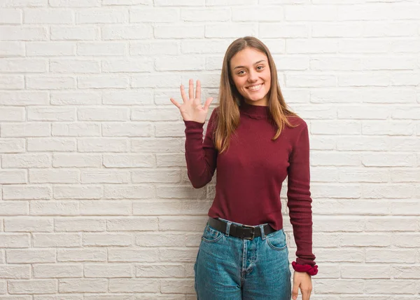 Young Cool Woman Bricks Wall Showing Number Five — Stock Photo, Image