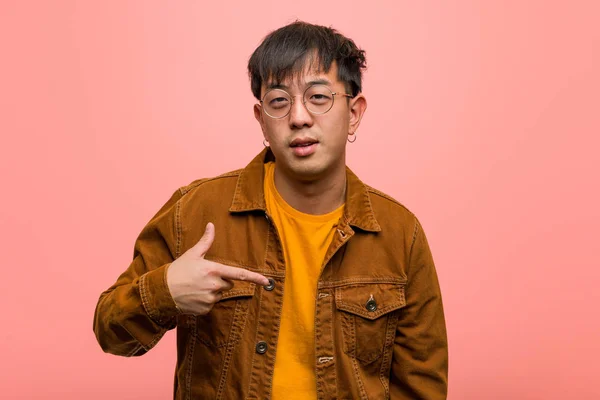 Jonge Chinese Man Het Dragen Van Een Jas Persoon Die — Stockfoto