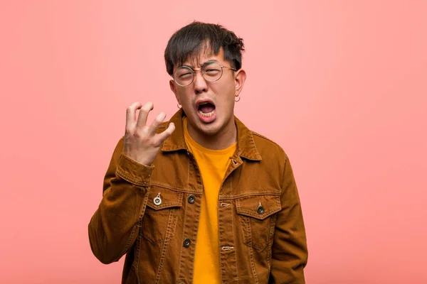 Mladý Číňan Nosí Sako Velmi Vystrašené Bojí — Stock fotografie