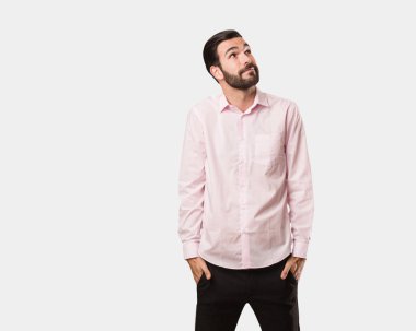Hedefleri ve amaçları ulaşmanın hayal genç yakışıklı adam