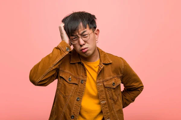 Jovem Chinês Vestindo Casaco Cansado Muito Sonolento — Fotografia de Stock