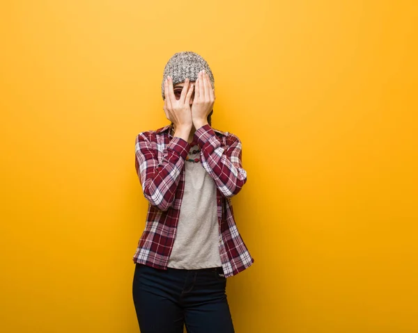 Ung Hippie Naturlig Kvinna Känner Sig Orolig Och Rädd — Stockfoto