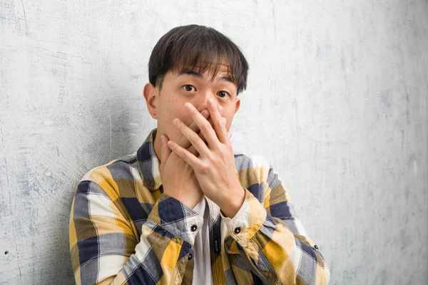 Fiatal Kínai Férfi Arca Vértes Meglepett Megdöbbentette — Stock Fotó