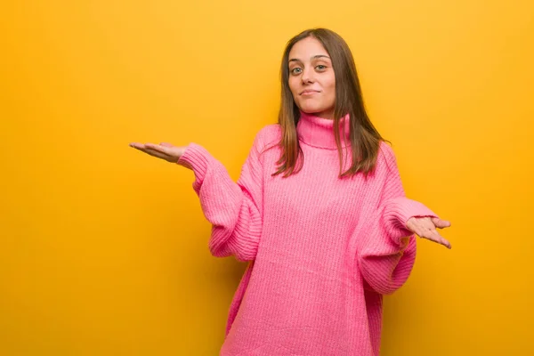 Joven Mujer Moderna Confundida Dudosa — Foto de Stock