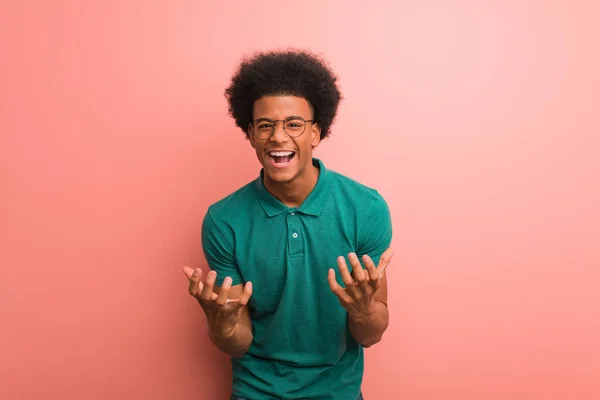 Young African American Man Pink Wall Angry Upset — Stock Photo, Image