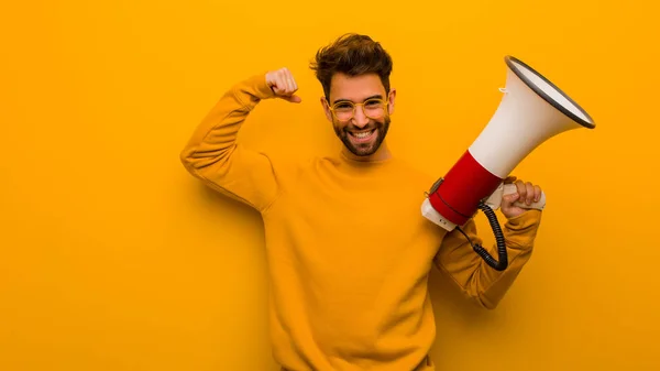 Young Man Holding Megaphone Who Does Surrender — 스톡 사진