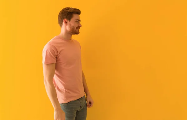 Joven Pelirrojo Lado Mirando Frente — Foto de Stock