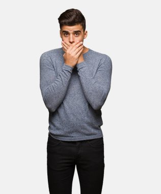 Şaşırttı ve şok yakışıklı delikanlı