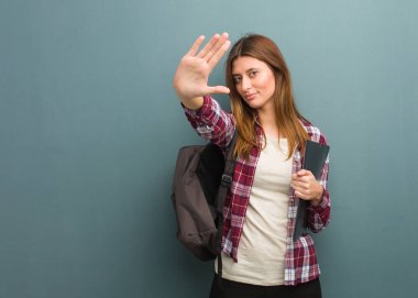 Genç öğrenci Rus kadın ön el koyarak