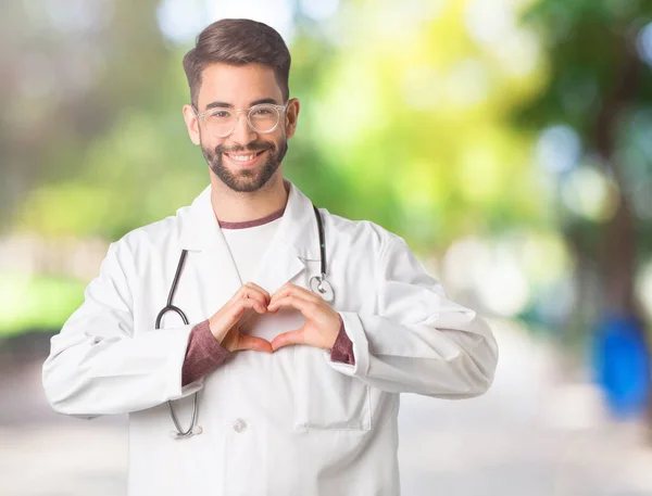 Fiatal Orvos Ember Csinál Egy Kézzel Szív Alakú — Stock Fotó