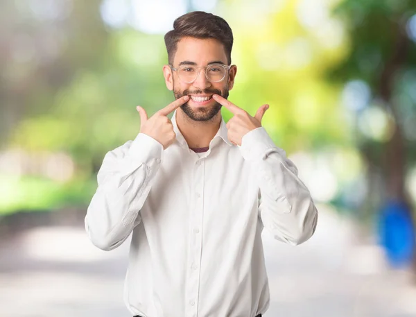 Jonge Knappe Business Man Glimlacht Wijzen Van Mond — Stockfoto