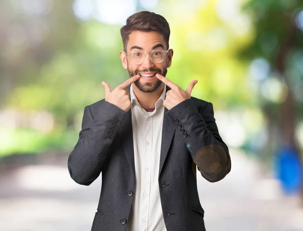 Jonge Knappe Business Man Glimlacht Wijzen Van Mond — Stockfoto