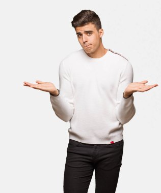 Otantik delikanlı karışık ve şüpheli