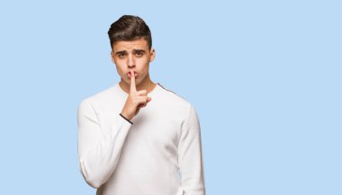 Bir sırrı saklamak veya sessizlik için soran otantik delikanlı