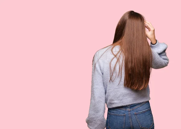 Mladá Žena Kavkazský Zpoza Přemýšlet Něčem — Stock fotografie