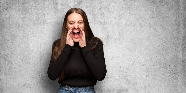 Young Cute Woman Shouting Something Happy Front — Stock Photo, Image