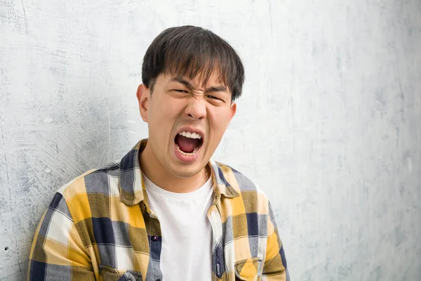 Young Chinese Man Face Closeup Screaming Very Angry Aggressive — Stock Photo, Image