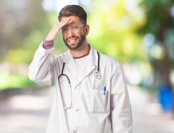 Jonge Dokter Man Vergeetachtig Beseffen Iets — Stockfoto