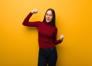 Teslim olmayan entelektüel genç kız