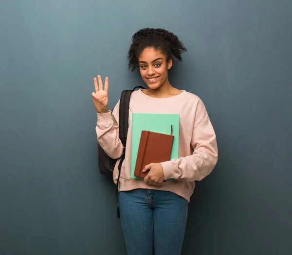 Jovem Estudante Negra Mostrando Número Três Ela Tem Livros — Fotografia de Stock
