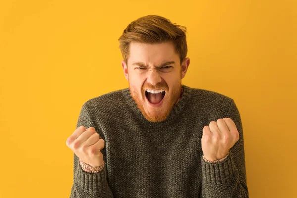 Jovem Ruiva Cara Cara Homem Closeup Surpreso Chocado — Fotografia de Stock