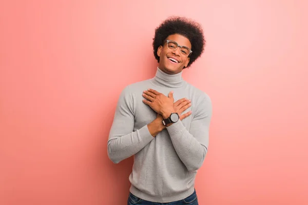 Young African American Man Pink Wall Doing Romantic Gesture — 图库照片