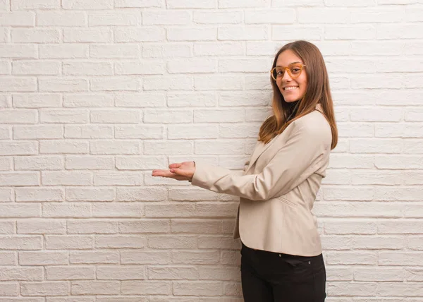 Young Pretty Business Entrepreneur Woman Holding Something Hands — 스톡 사진