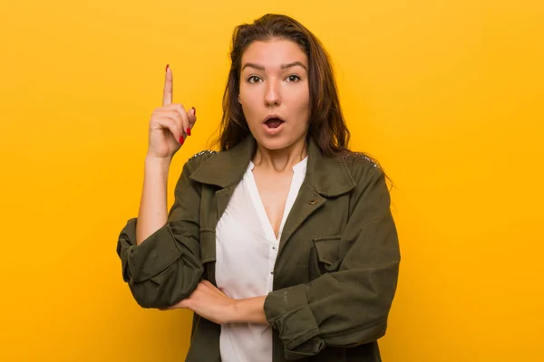 Young European Woman Isolated Yellow Background Having Some Great Idea — 스톡 사진