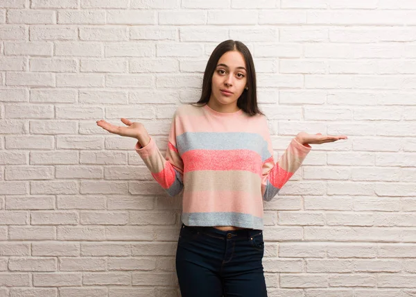 Young Modern Woman Doubting Shrugging Shoulders — Stock Photo, Image