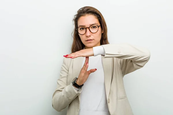 Junge Europäische Geschäftsfrau Zeigt Eine Auszeit Geste — Stockfoto