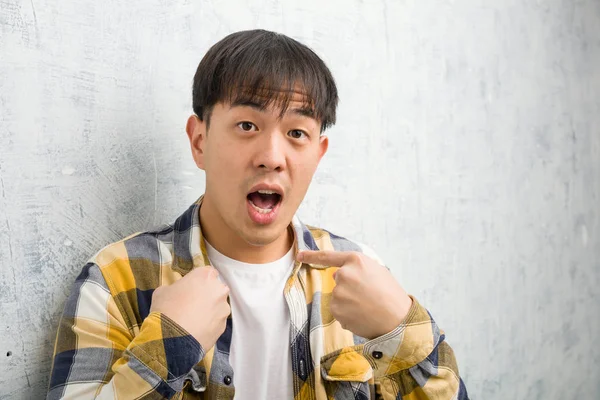 Young Chinese Man Face Closeup Surprised Feels Successful Prosperous — Stock Photo, Image