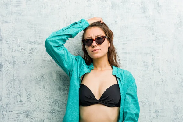 Bikini Giyen Genç Avrupalı Kadın Şok Olmuştu Önemli Bir Toplantıyı — Stok fotoğraf