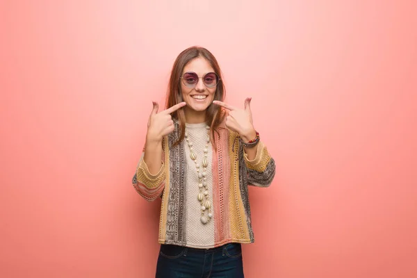 Joven Hippie Mujer Rosa Fondo Sonrisas Señalando Boca —  Fotos de Stock